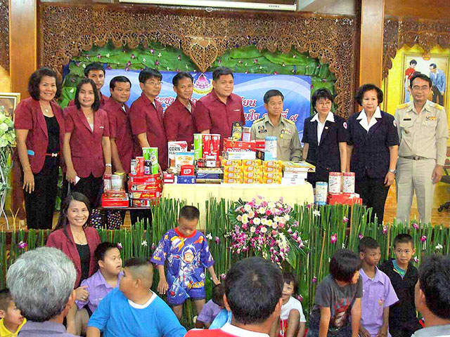 ภาพผู้ว่าราชการจังหวัดอุบลราชธานี นายวันชัย สุทธิวรชัย พร้อมคณะ