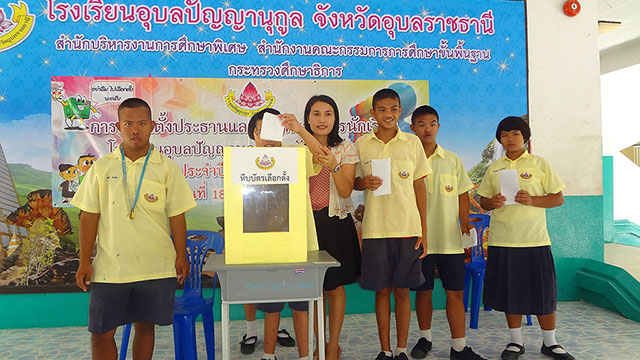 ภาพกิจกรรมเลือกตั้ง ประธานนักเรียนประจำปี การศึกษา 2558
