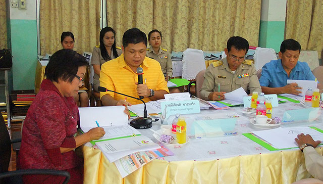 ภาพประชุมคณะกรรมการสถานศึกษาขั้นพื้นฐาน ภาคเรียนที่ 1/2558