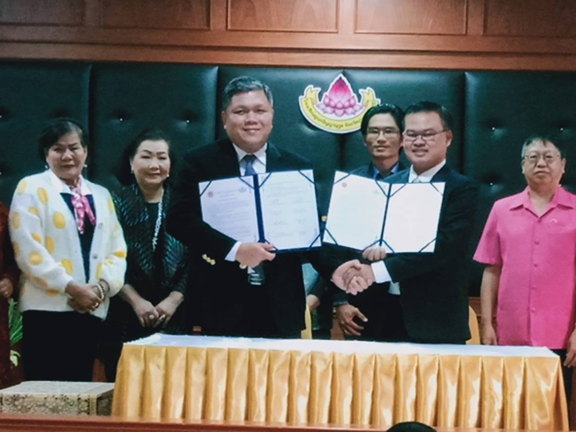 ภาพบันทึกข้อตกลงความร่วมมือทางวิชาการสถานศึกษา วิทยาลัยสารพัดช่างอุบลราชธานี กับ โรงเรียนอุบลปัญญานุกูล จังหวัดอุบลราชธาน