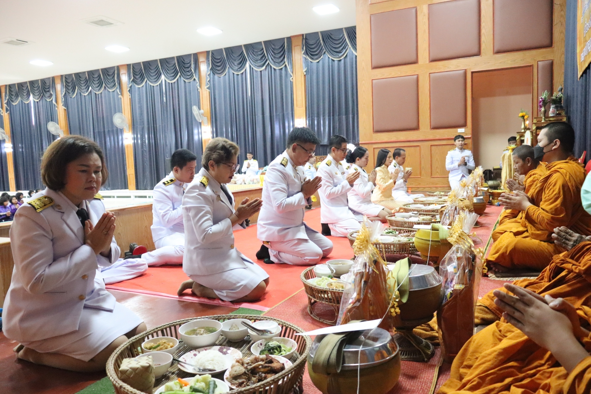 ภาพพิธีทำบุญเลี้ยงพระ เพื่อถวายเป็นพระกุศลและถวายพระพร สมเด็จพระเจ้าลูกเธอ เจ้าฟ้าพัชรกิติยาภา นเรนทิราเทพยวดี กรมหลวงราชสาริณีสิริพัชร มหาวัชรราชธิดา