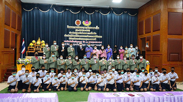 ภาพการอบรมตามโครงการพัฒนาอาชีพระยะสั้น การประดิษฐ์ของชำร่วยและของที่ระลึก สำหรับผู้เรียนที่มีความบกพร่องทางสติปัญญา