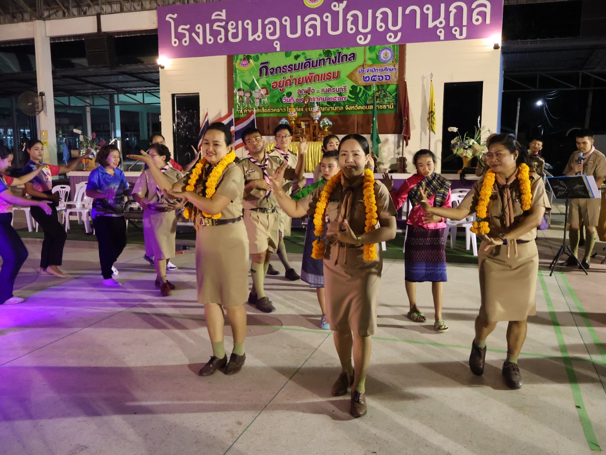 ภาพกิจกรรมลูกเสือ-เนตรนารี เดินทางไกล