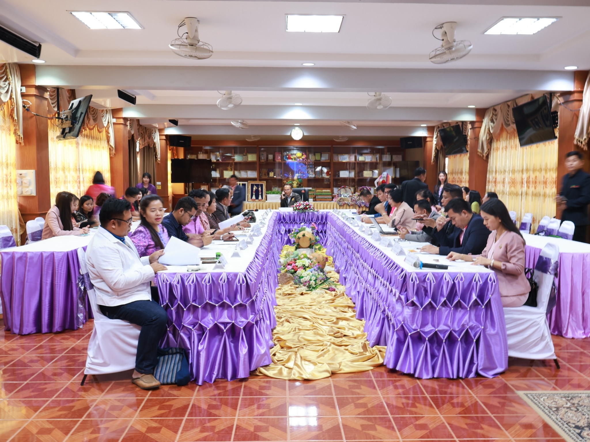 ภาพประชุมคณะผู้บริหารสังกัดสำนักบริหารงานการศึกษาพิเศษ กลุ่ม 4