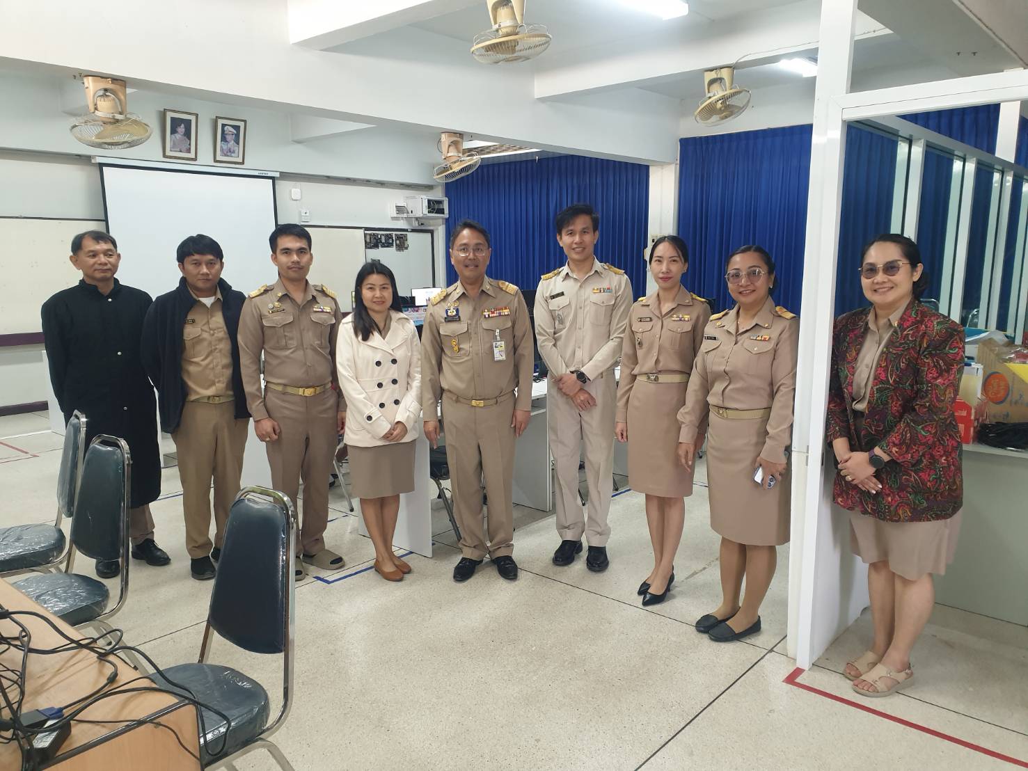 ภาพรองผู้ว่าราชการจังหวัดอุบลราชธานี ให้การตรวจเยี่ยมโรงเรียนอุบลปัญญานุกูลฯ