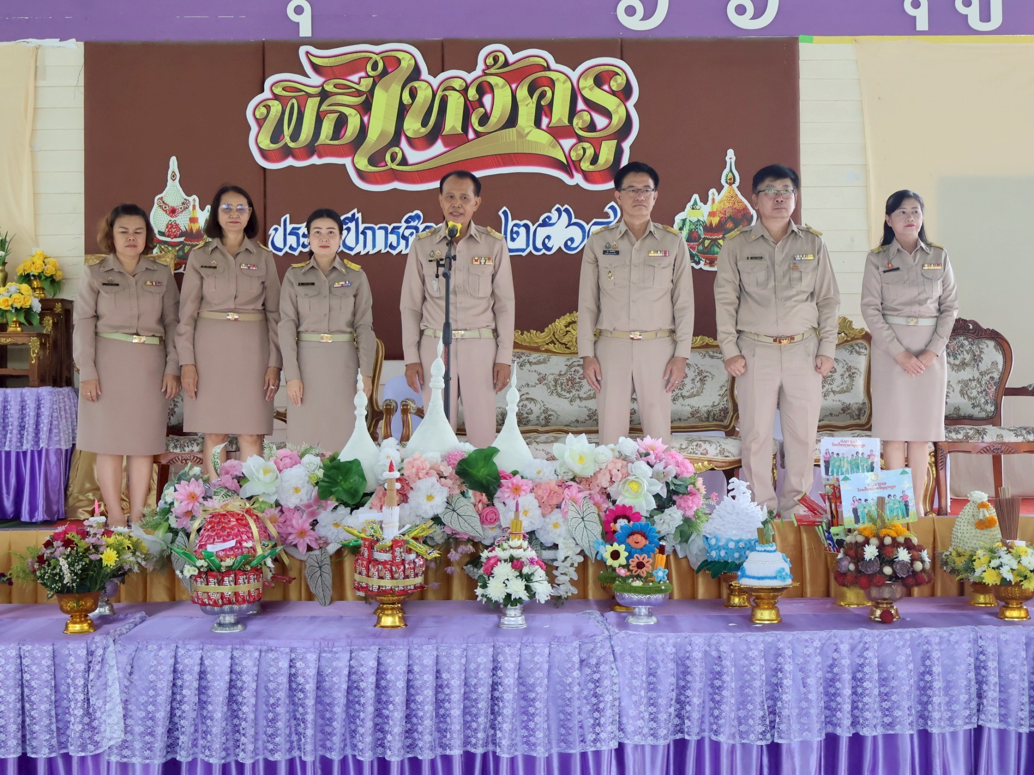 กิจกรรมพิธีไหว้ครูและพิธีผูกข้อมือรับขวัญนักเรียนใหม่ ครูย้าย บรรจุใหม่ และนักศึกษาฝึกประสบการณ์ ประจำปีการศึกษา 2568
