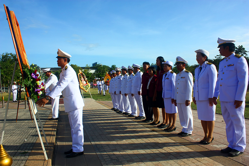 ภาพโรงเรียนอุบลปัญญานุกูล ถวายพวงมาลา แด่พระบาทสมเด็จพระจุลจอมเกล้าเจ้าอยู่หัว รัชกาลที่ 5 เนื่องในวันปิยะมหาราช